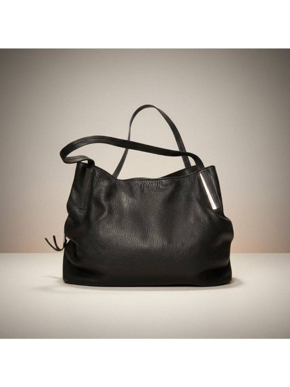 Vince Camuto VC-Teri Leather Shoulder Bag Black Nero Lining Zipper Closure